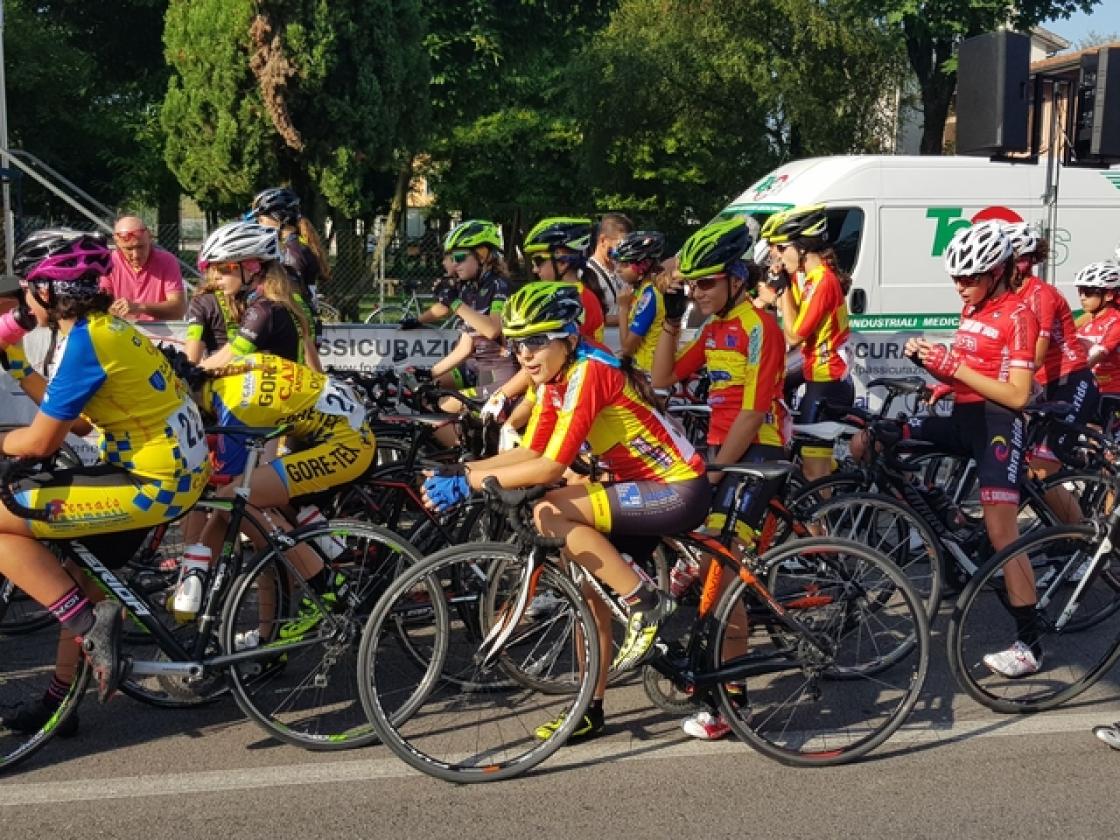 esordienti donne alla partenza