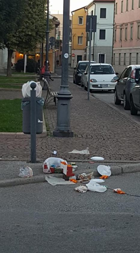 RIFIUTI via San Francesco-Angeli