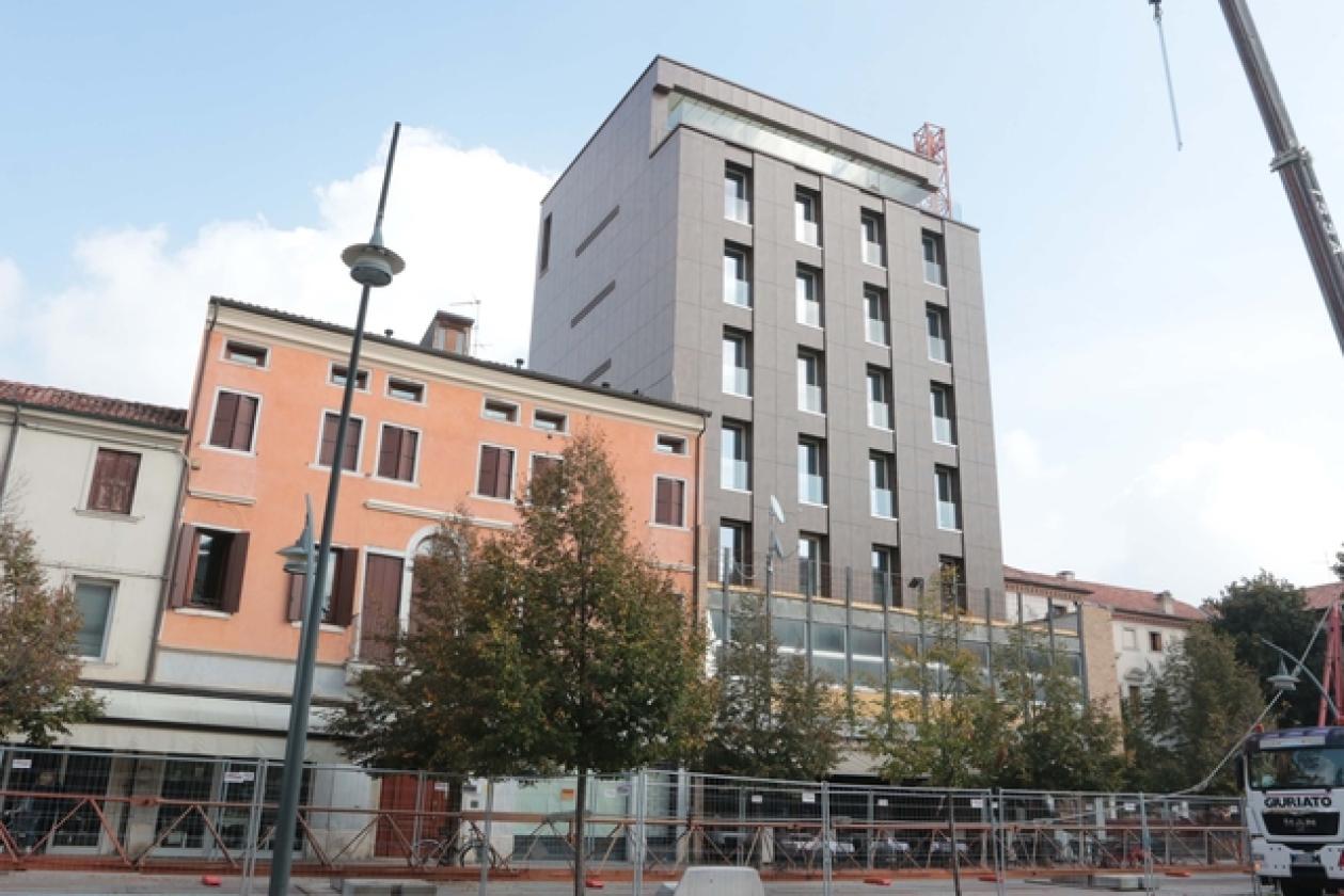 Hotel Granatiere Corso del Popolo 3