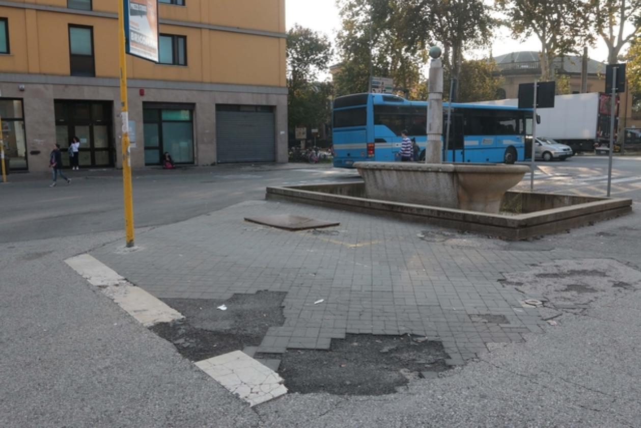 Piazza Cervi Stazione delle Corriere 1
