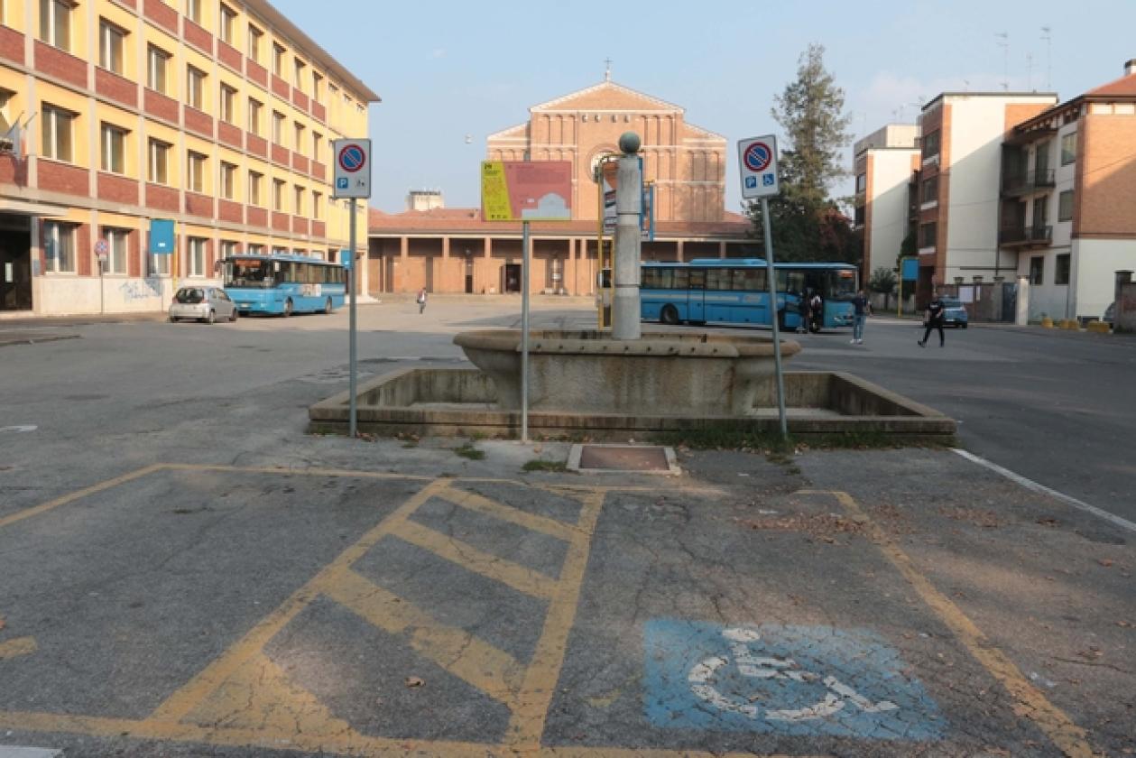 Piazza Cervi Stazione delle Corriere 3