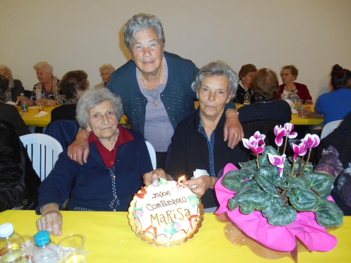 Nonni a tavola teatro indipendenza Castelnovo (10)