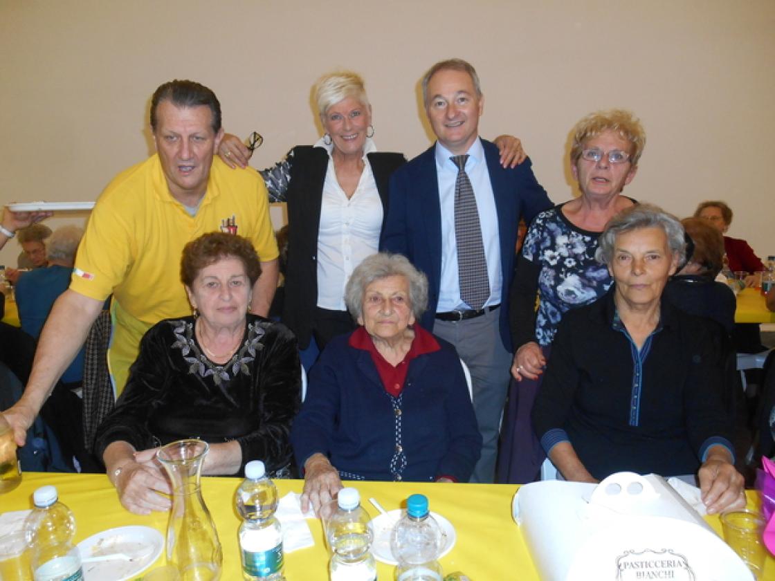 Nonni a tavola teatro indipendenza Castelnovo (12)