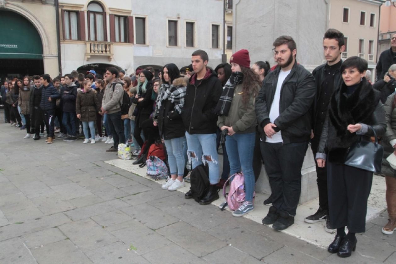 Festa delle Forze Armate Piazza Vittorio E II 18
