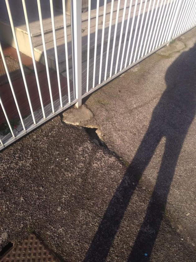 buche marciapiede via benvenuto tisi da garofolo (1)