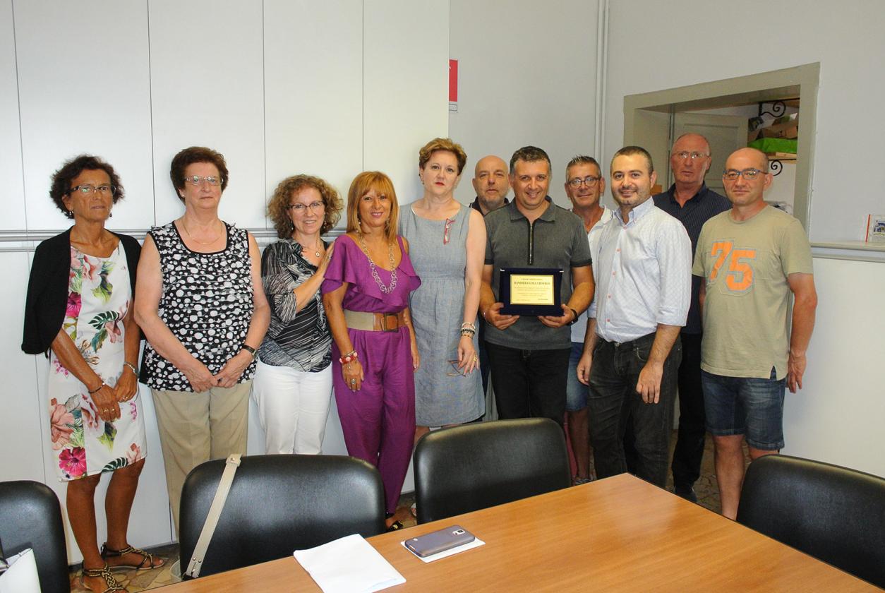 bandiera gialle al mercato ortofrutticolo di lusia (2)