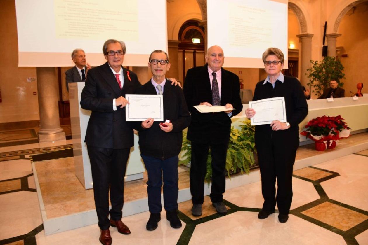 medici 50 anni anzianità (A scelta)