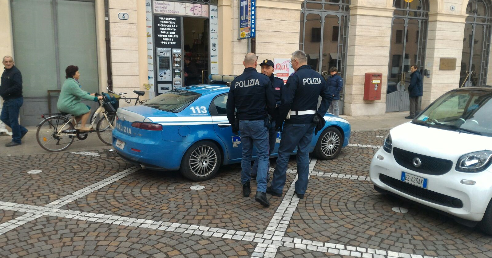 Fermato per un controllo, dà in escandescenze