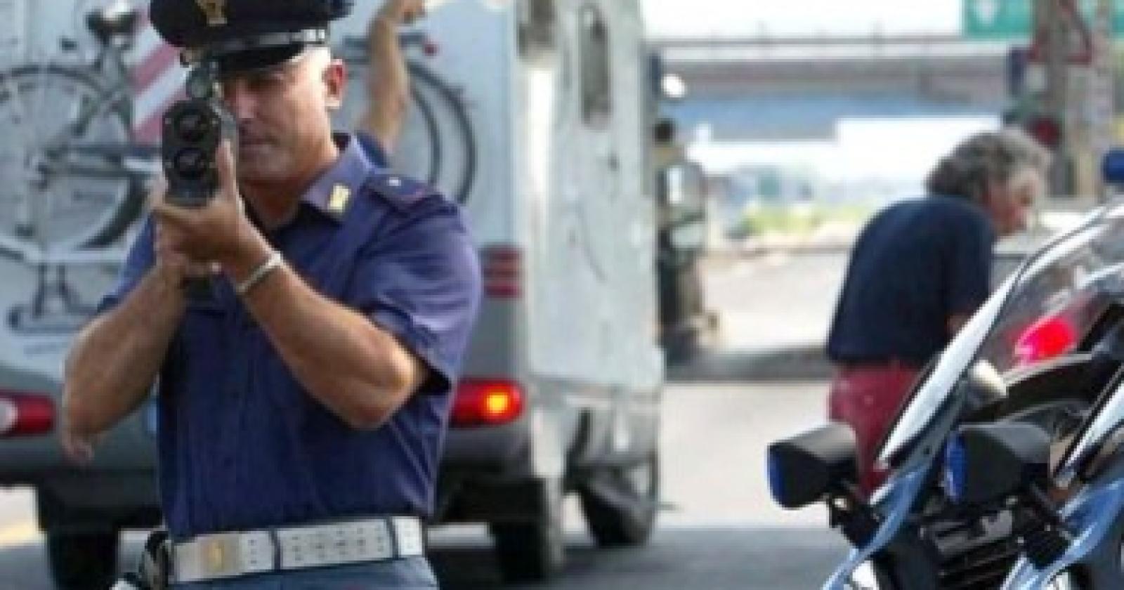 Il velox-cannone della Stradale ha fatto una strage di patenti