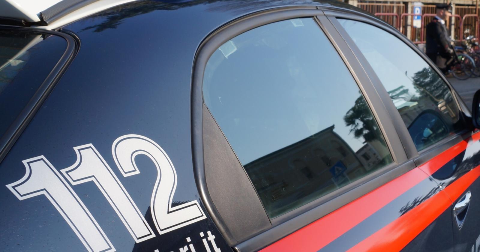 La droga nello zainetto della figlia: bidella patteggia due anni