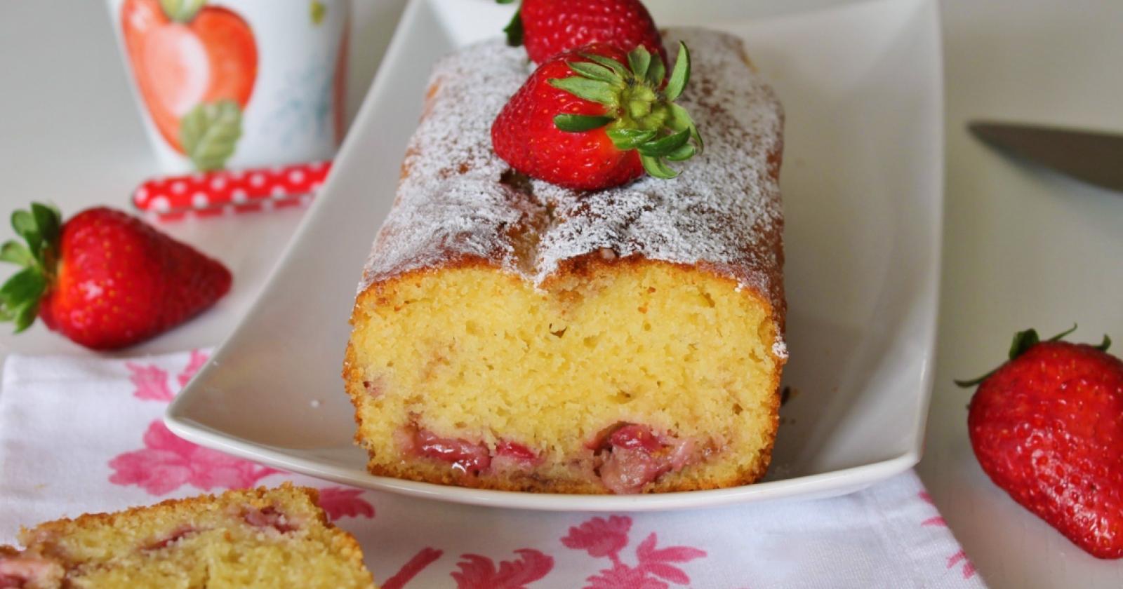 Plumcake di fragole e yogurt senza burro: ricetta senza bilancia