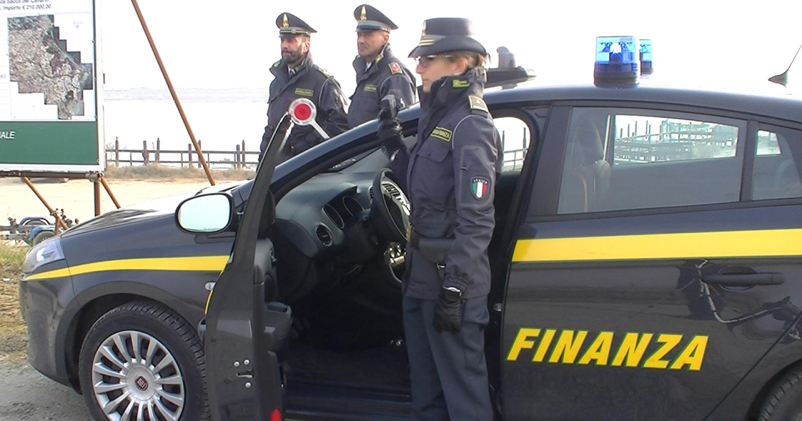 Falsi permessi di soggiorno, professionisti denunciati