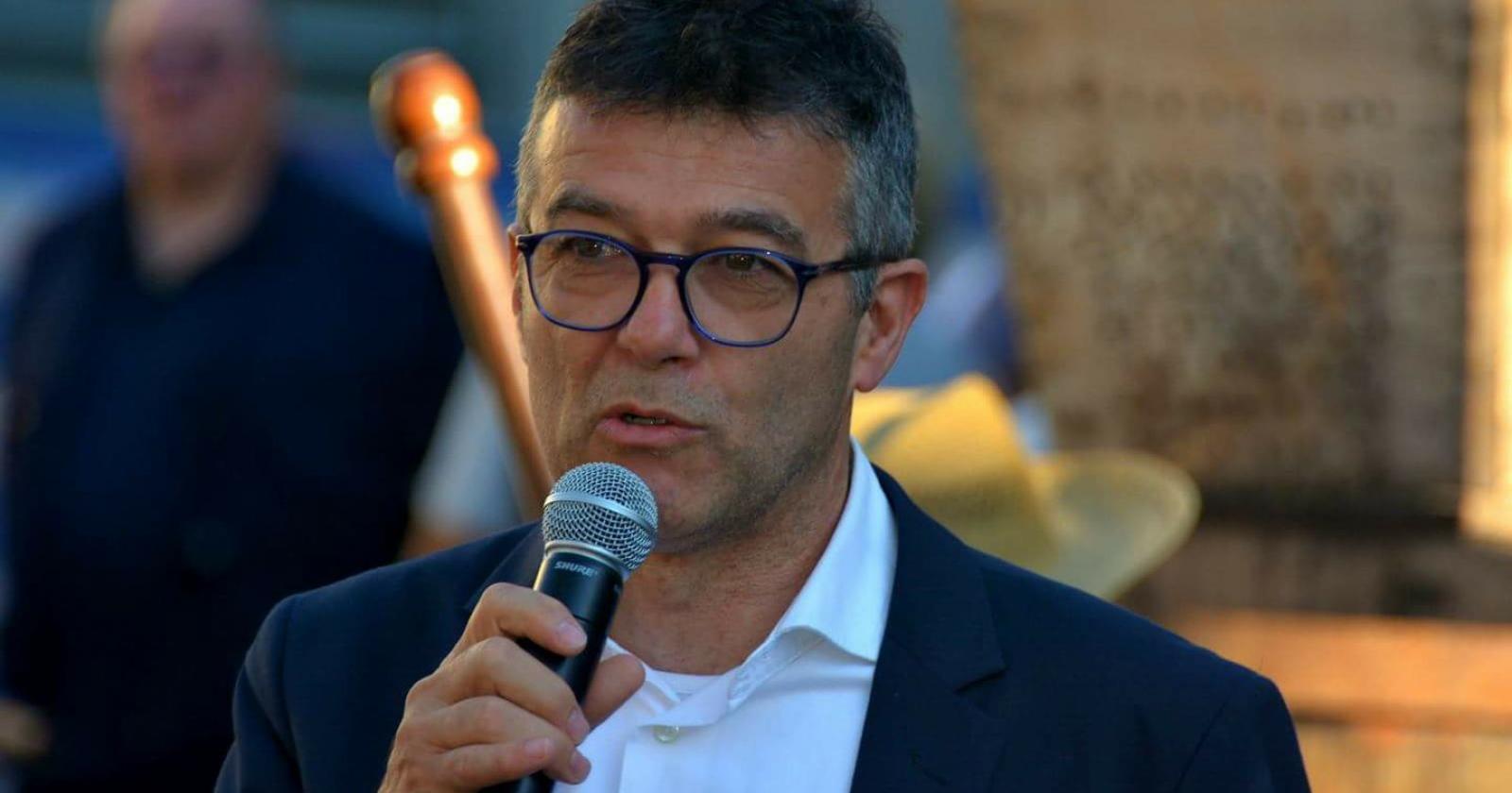 “Il cellulare? Vedo che lo usano...”
