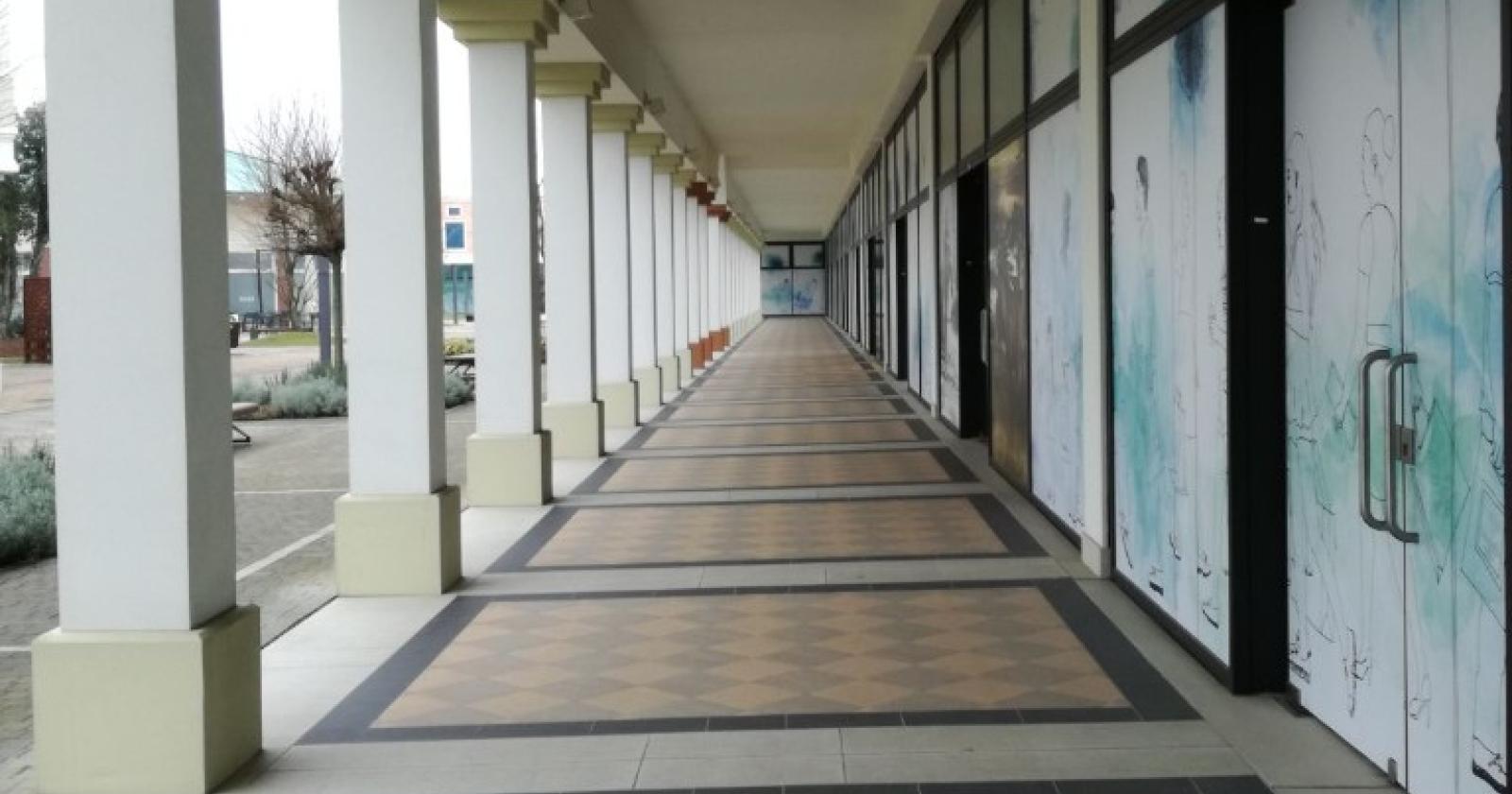 Outlet, si spegne la luce