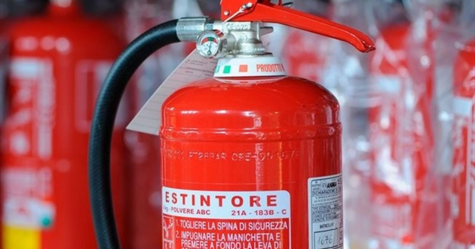 Razzia di estintori nei garage di  un condominio