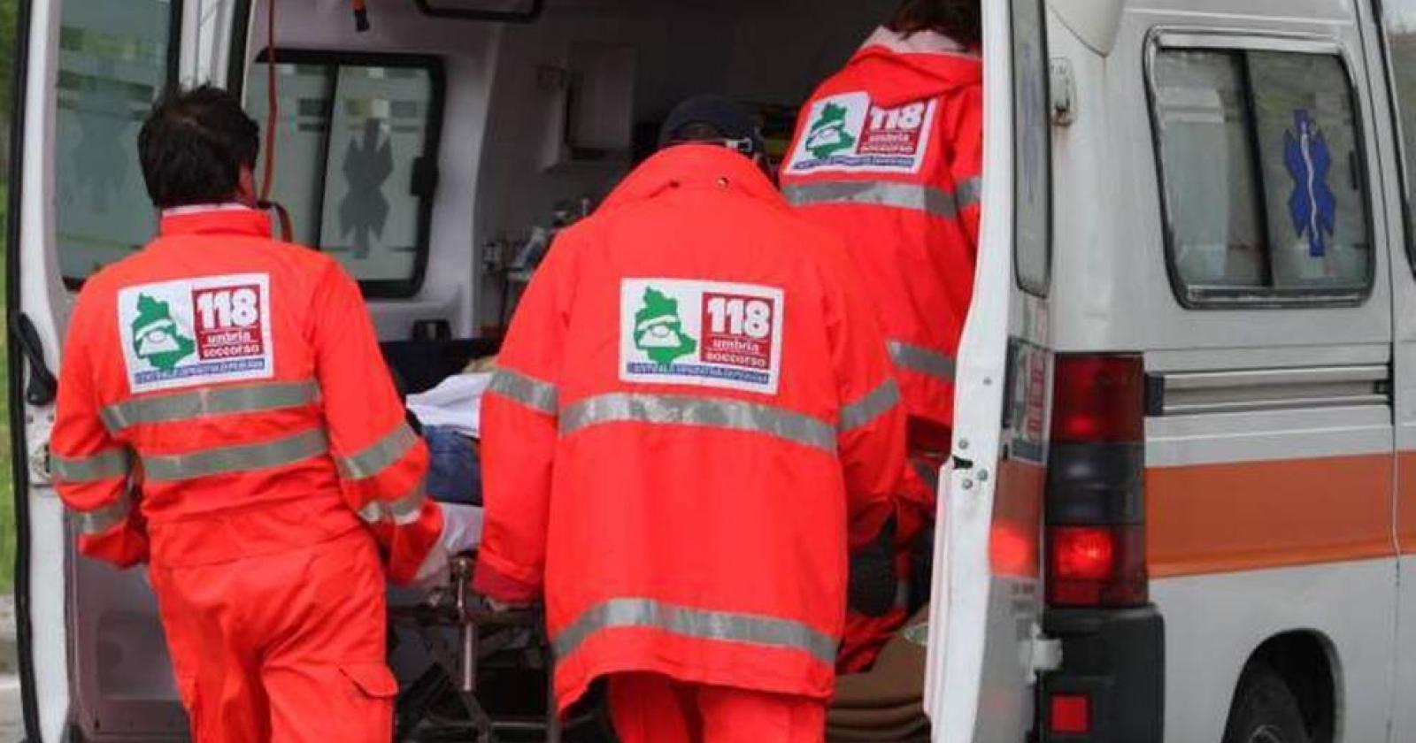 Sbanda e finisce contro un muro: morto un 37enne