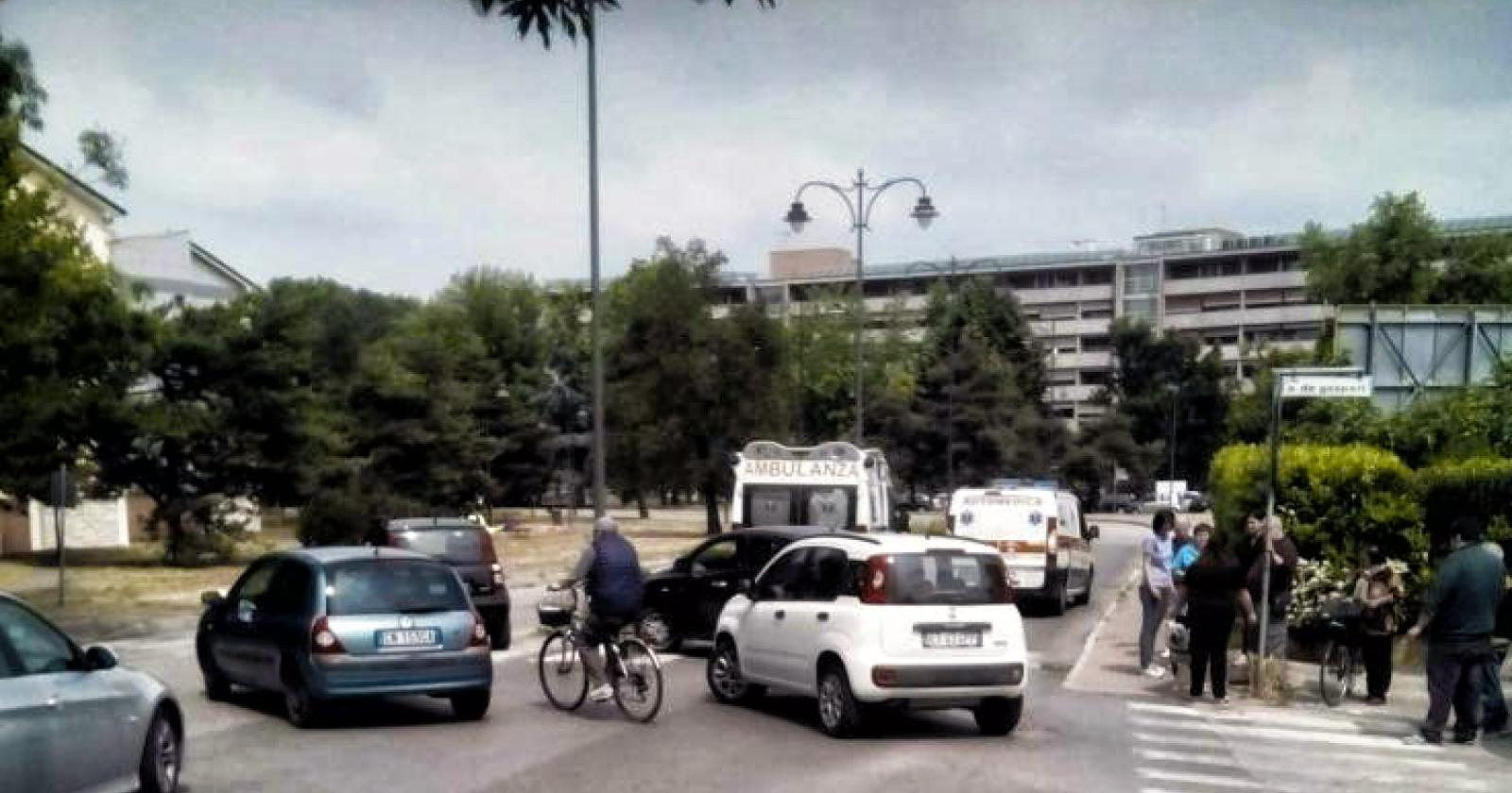 Donna si accascia in Commenda, evitata per poco