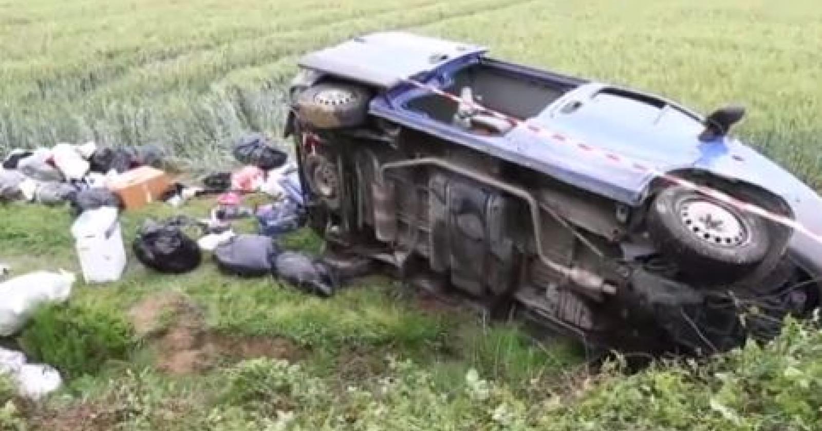 Pulmino con i disabili a bordo vola nella scarpata