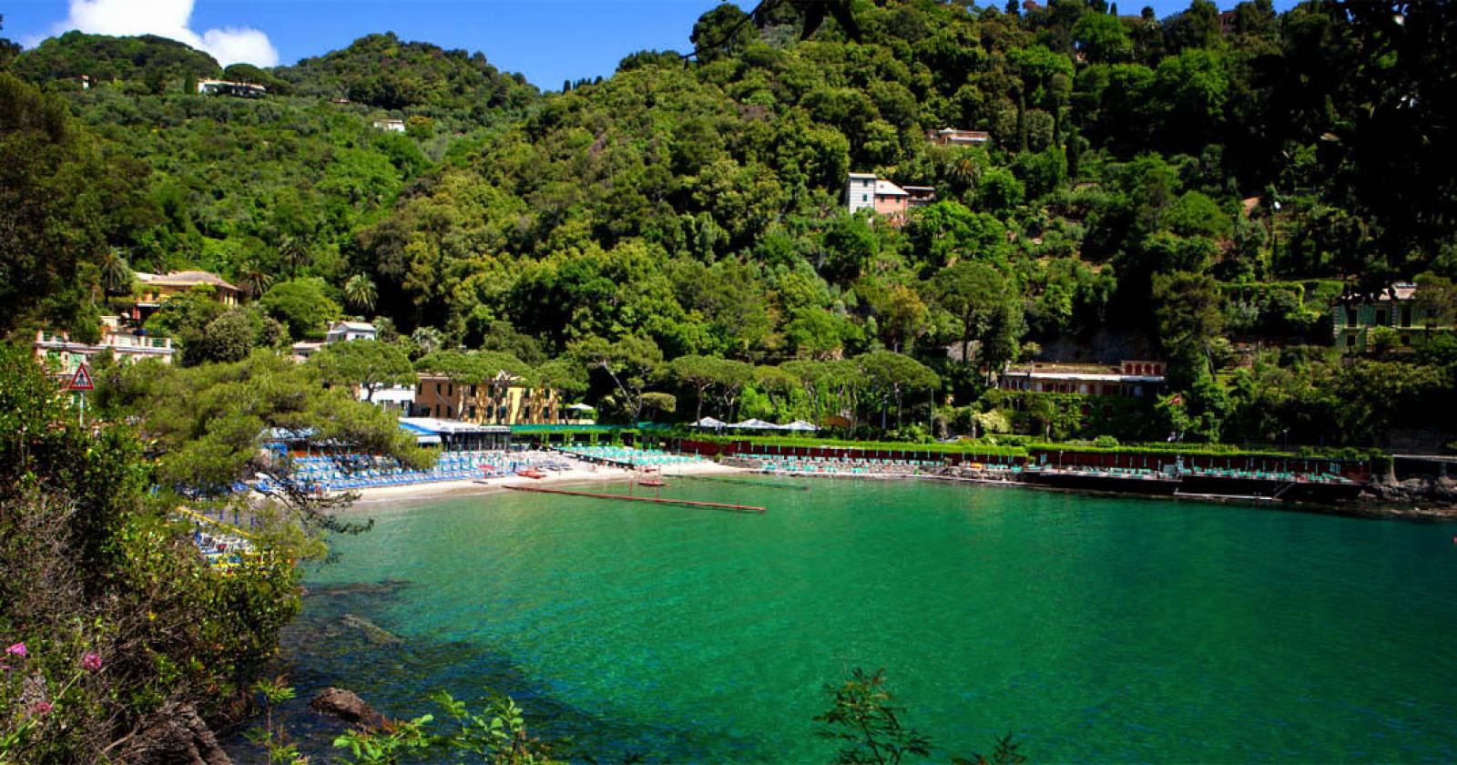 Paraggi, dove l'acqua è verde smeraldo