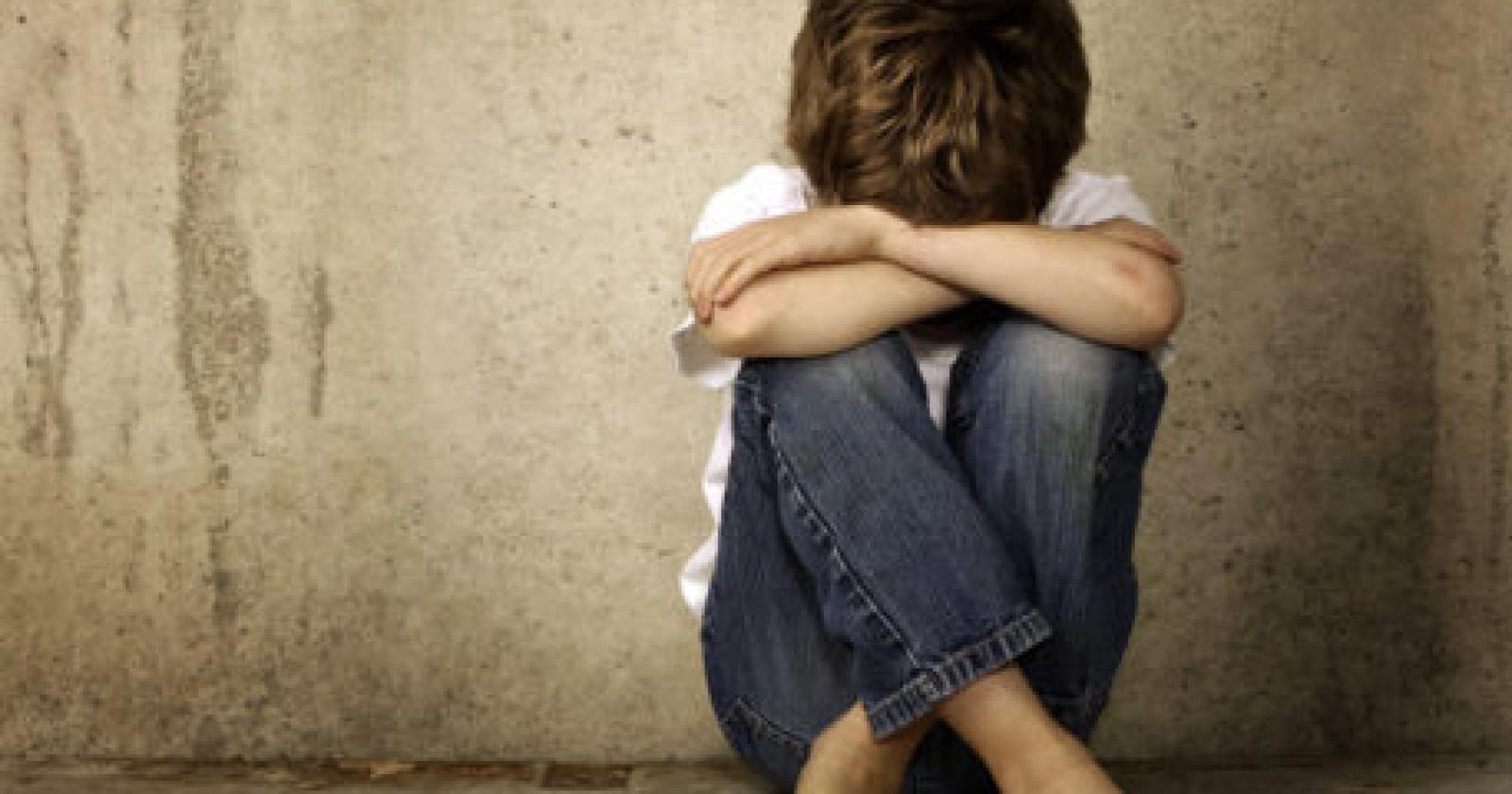 Lascia il figlio di 3 anni in casa da solo ed esce: condannata