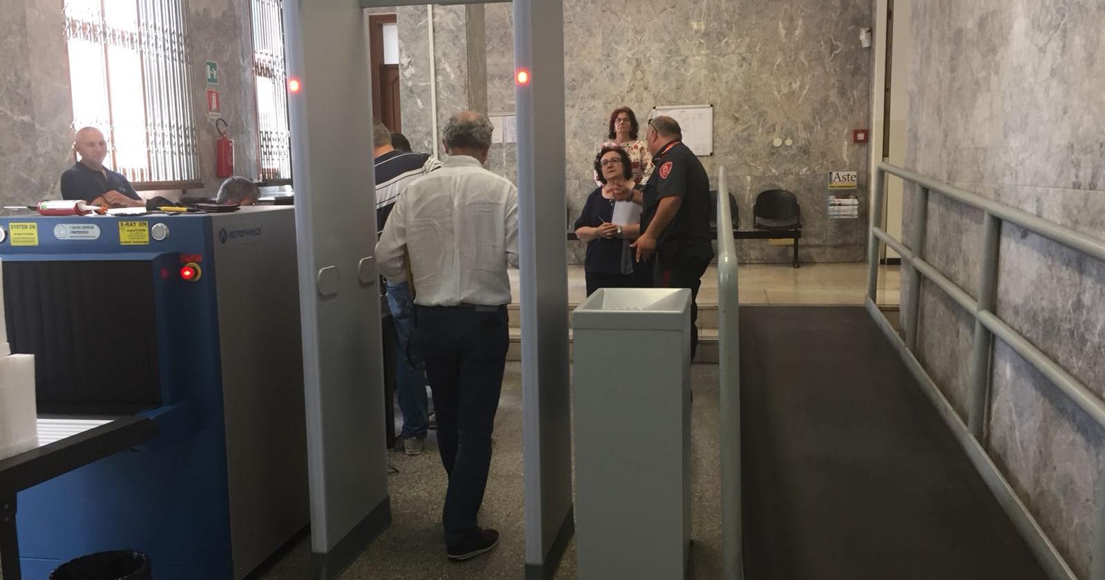 Tribunale, è arrivato il metal detector