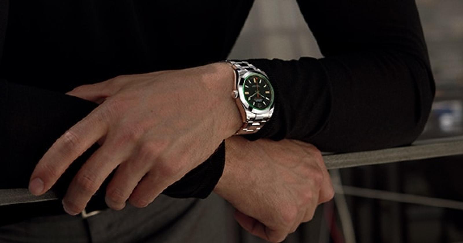 Abbraccia un anziano e gli sfila il rolex da 30mila euro