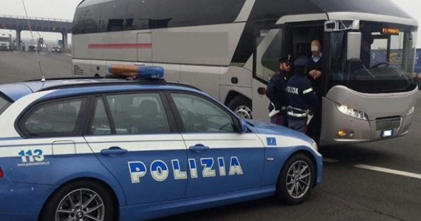 Non c'è più religione: ubriaco fradicio alla guida  di un pullman di pellegrini