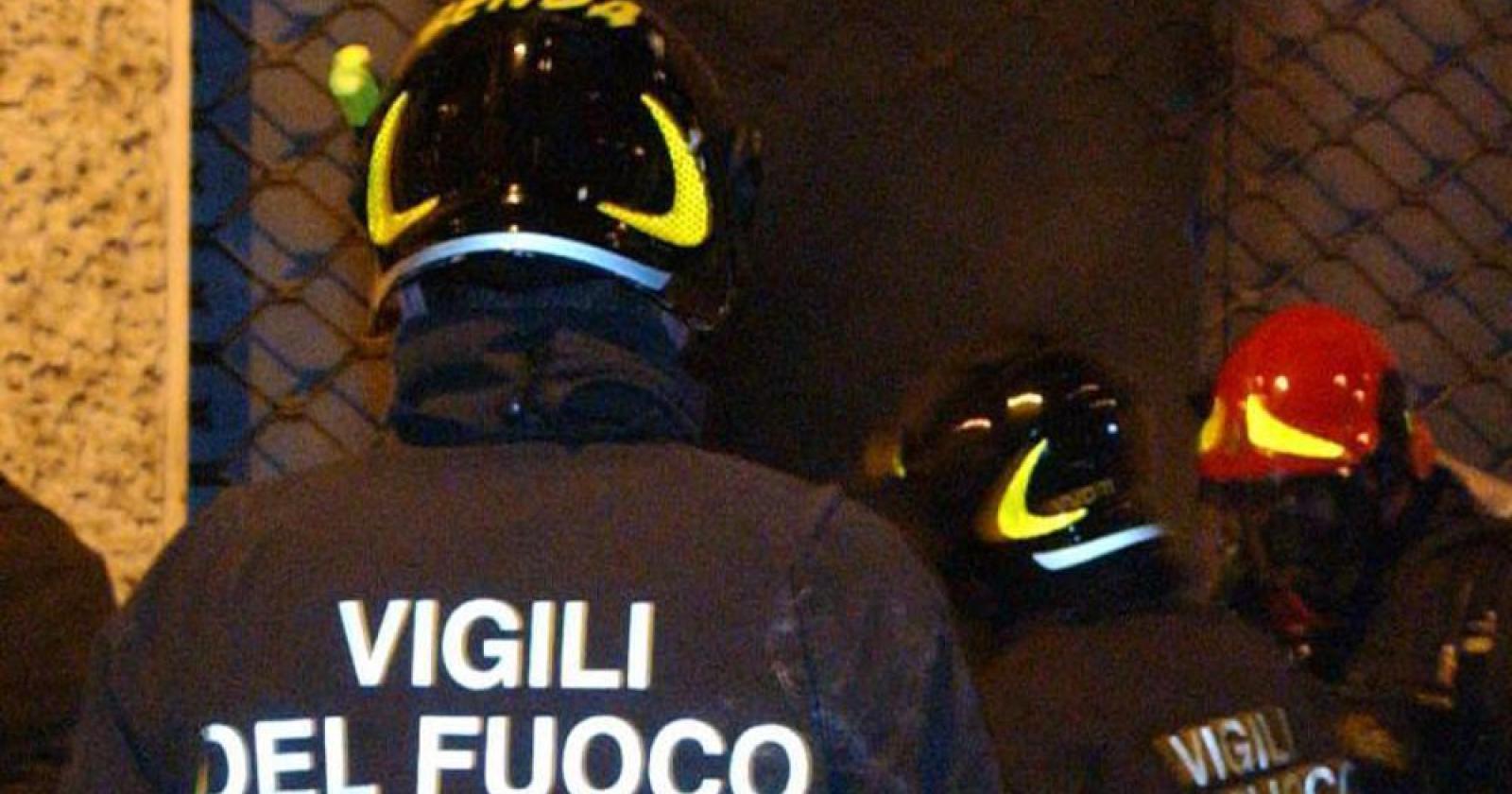Una squadra dei vigili del fuoco (foto archivio)