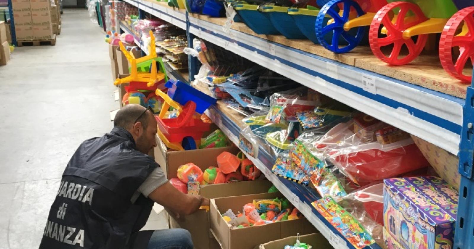 Giochi da mare pericolosi, maxi sequestro
