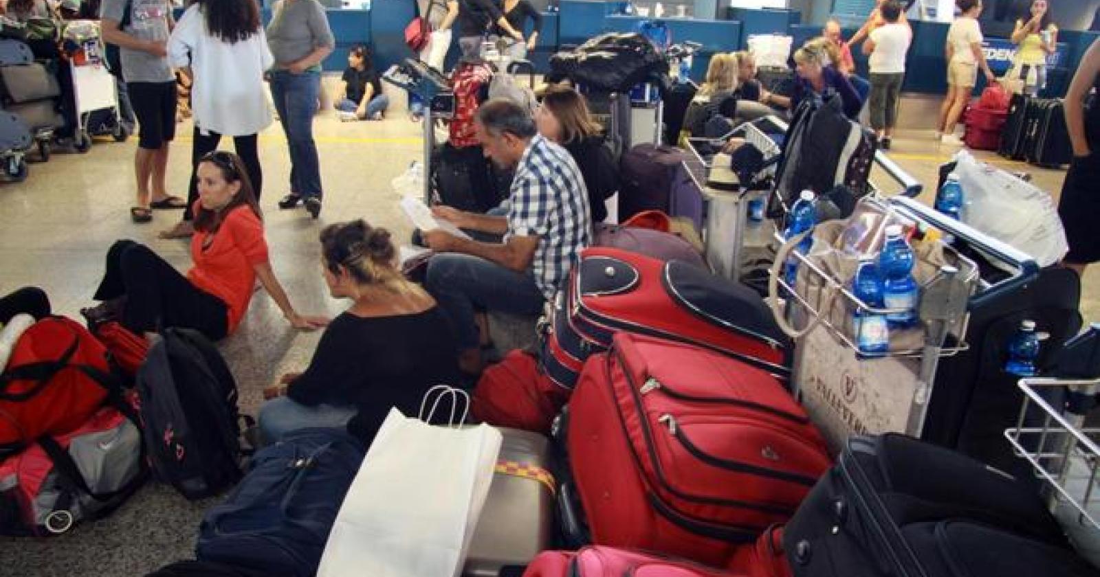 L'aereo fa overbooking, odissea per una ventina di turisti