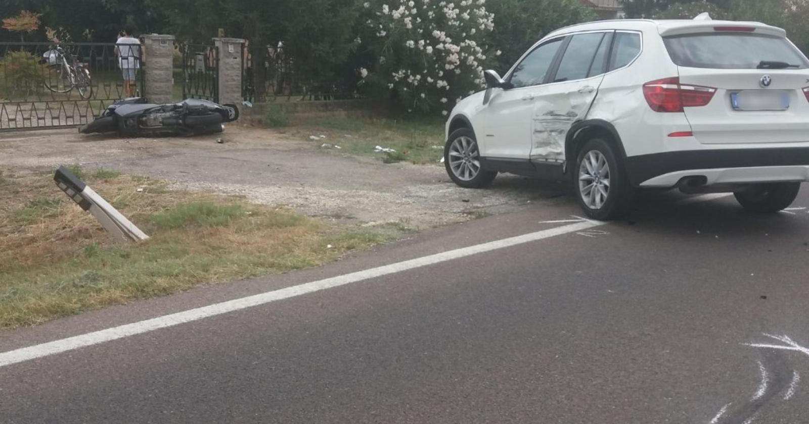 Grave il centauro coinvolto nello schianto