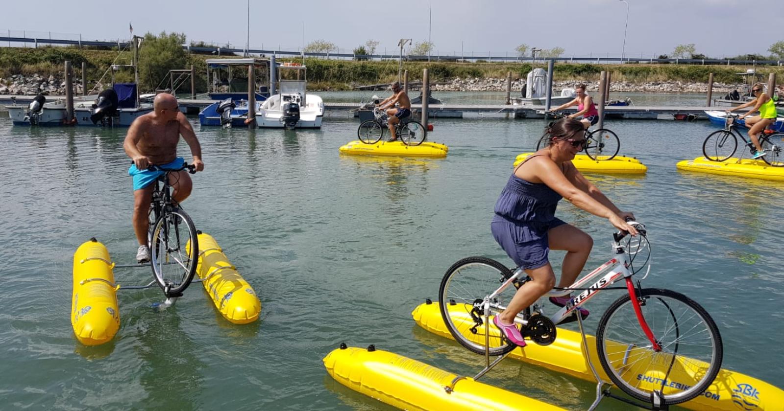 Tutti pazzi per le bici acquatiche