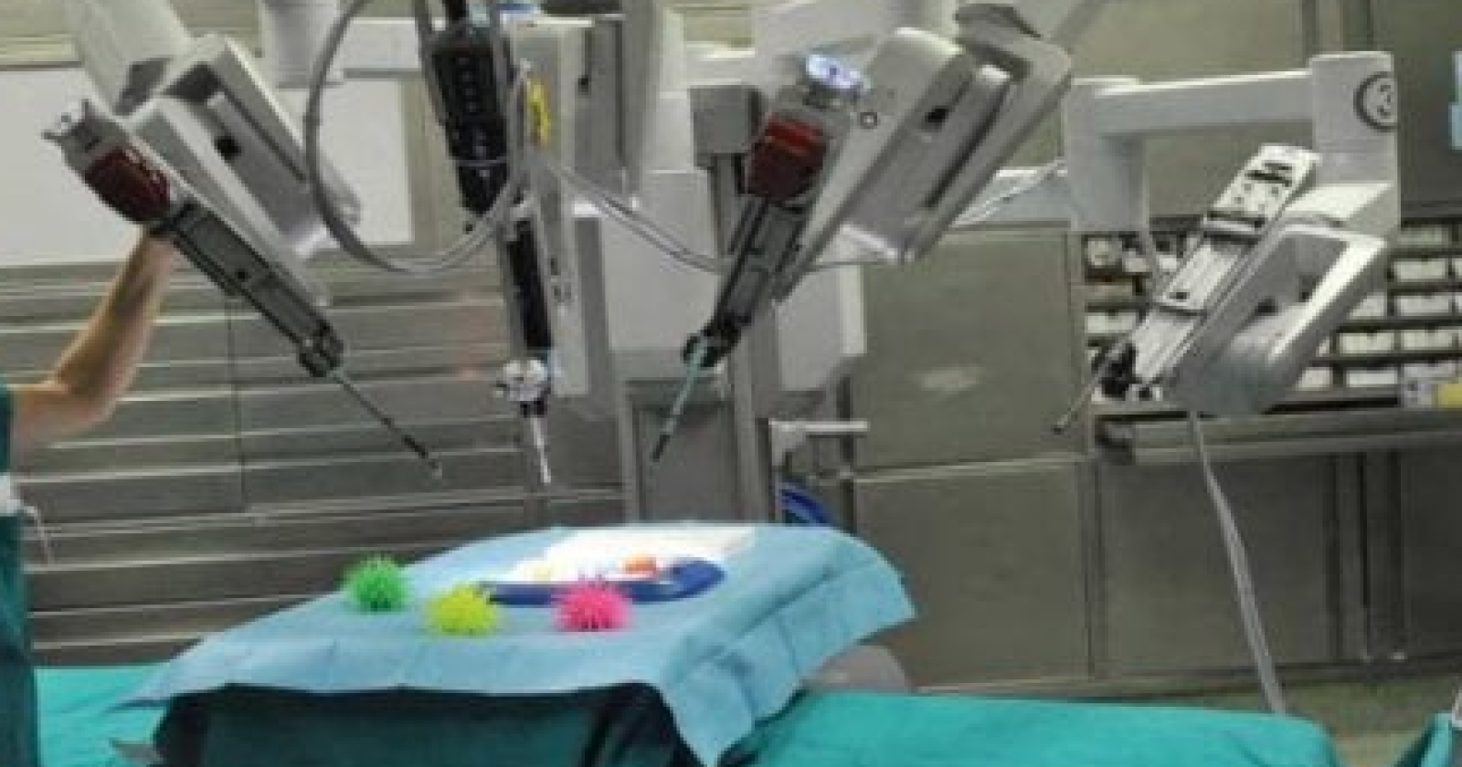 Operazione con braccio robotico: il chirurgo che fa scuola &egrave; di Adria