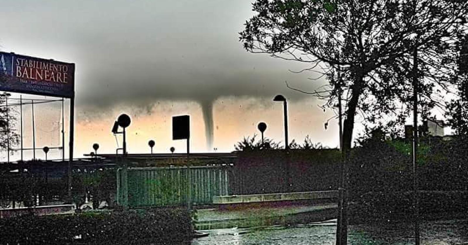 Spettacolare tromba marina di fronte al Delta