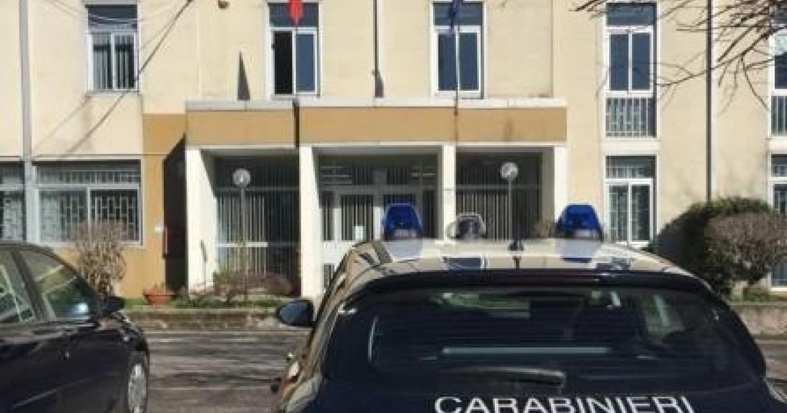 Bocciano il figlio, il padre insegue e picchia l'insegnante
