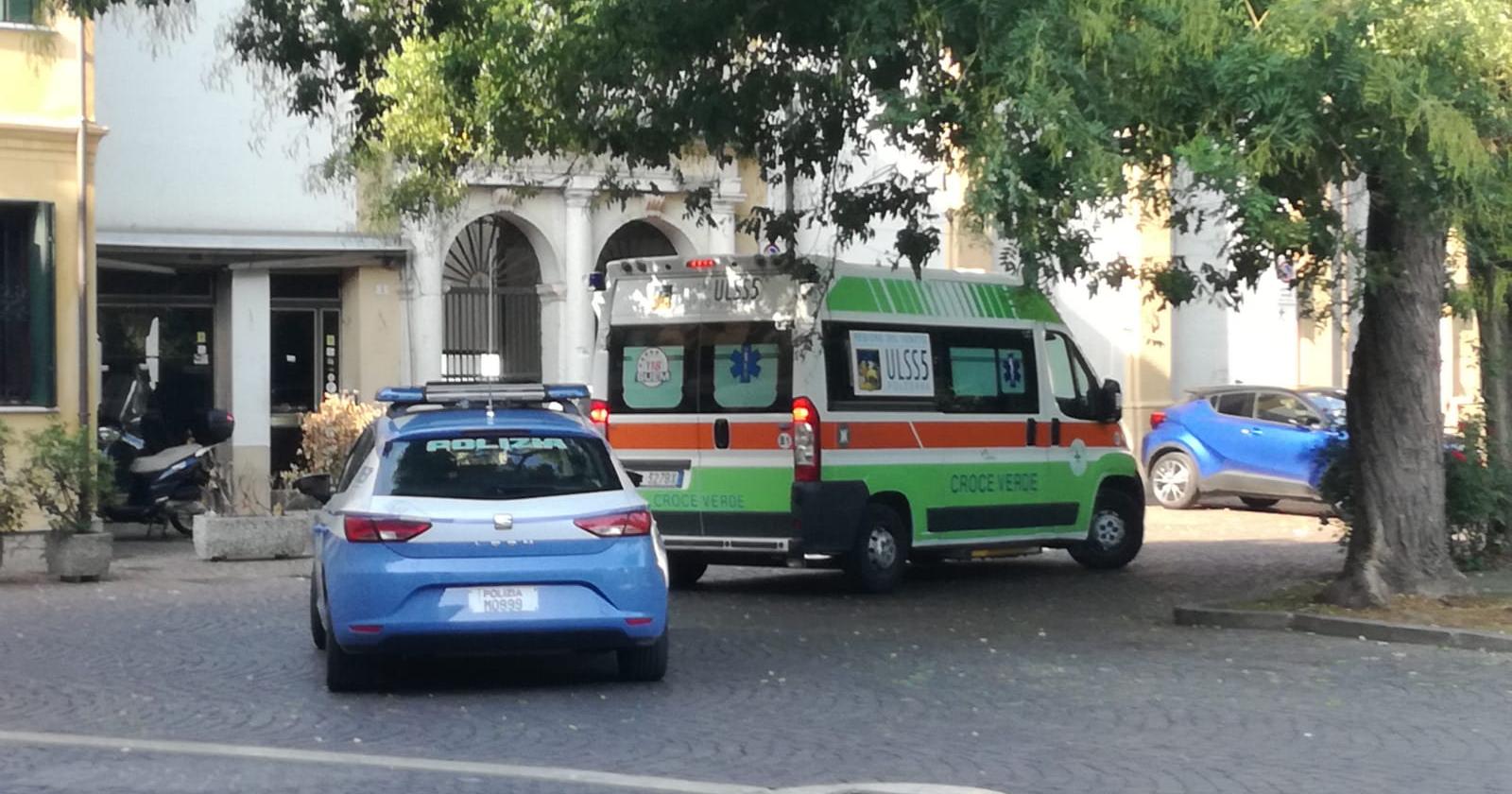 Ragazzina picchiata in piazza Merlin