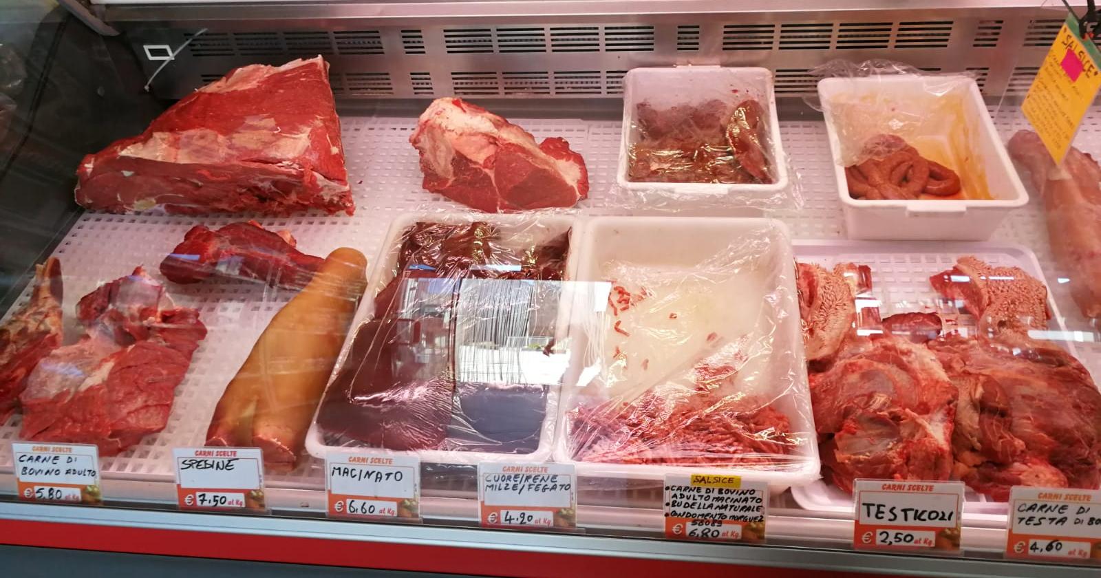 "Contagiato in macelleria, carne da buttare", il messaggio virale è una bufala