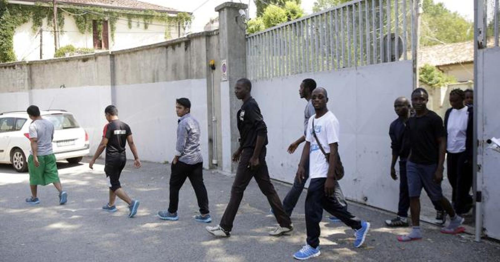 Profughi, chiusa per sempre la base di Bagnoli di sopra: "E' finito un incubo"