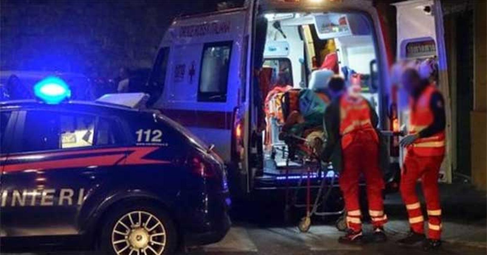 Finiscono all'ospedale per aver difeso le ragazze