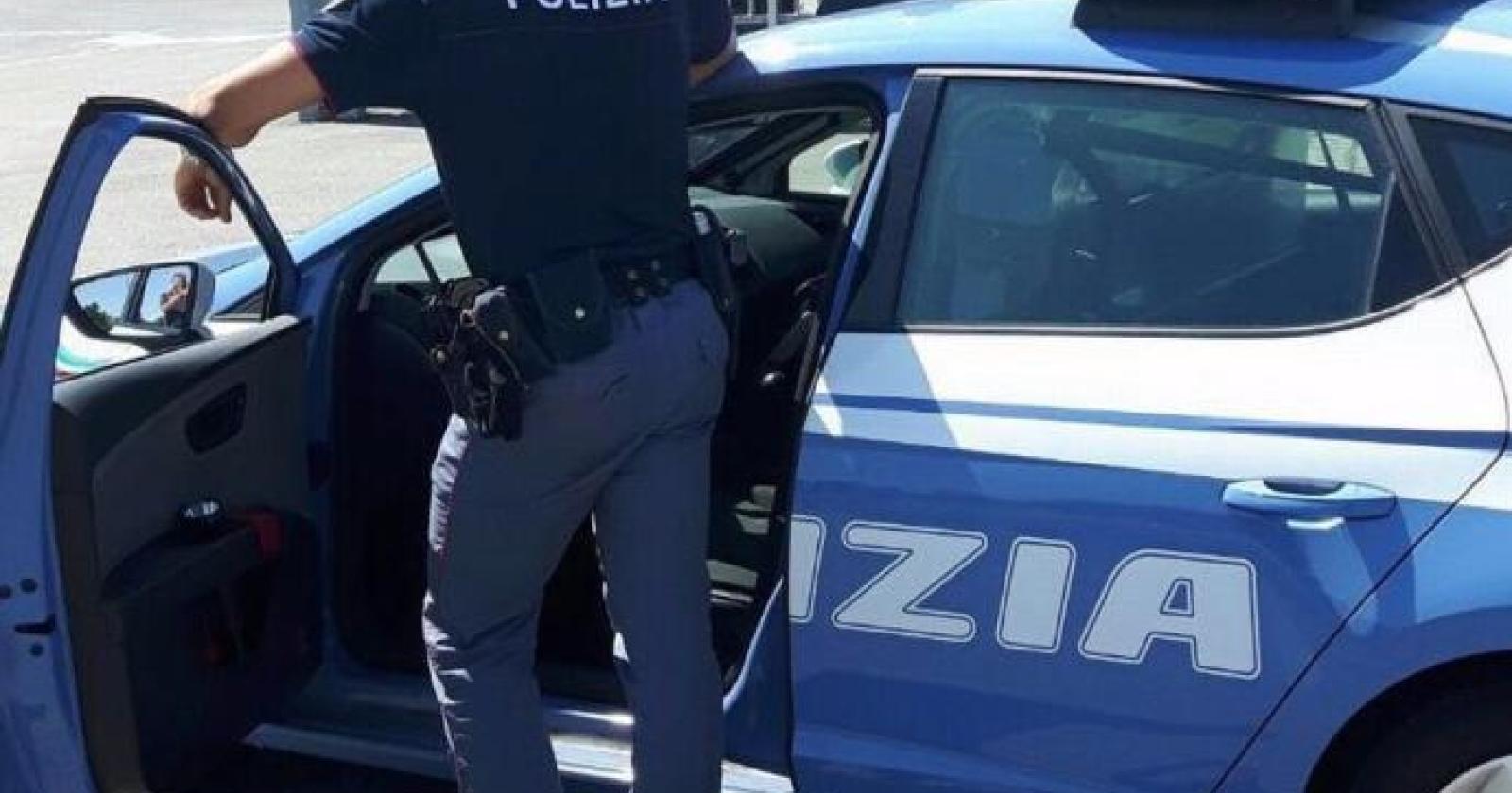 Tenta di togliersi la vita, salvato dagli agenti