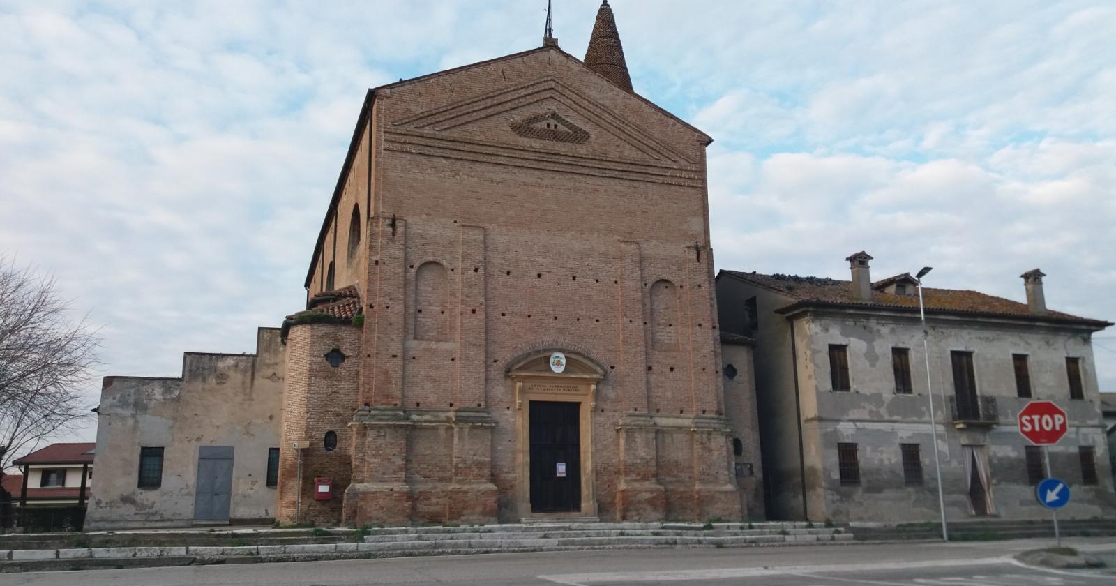 La piazza "fiorir&agrave;" in primavera