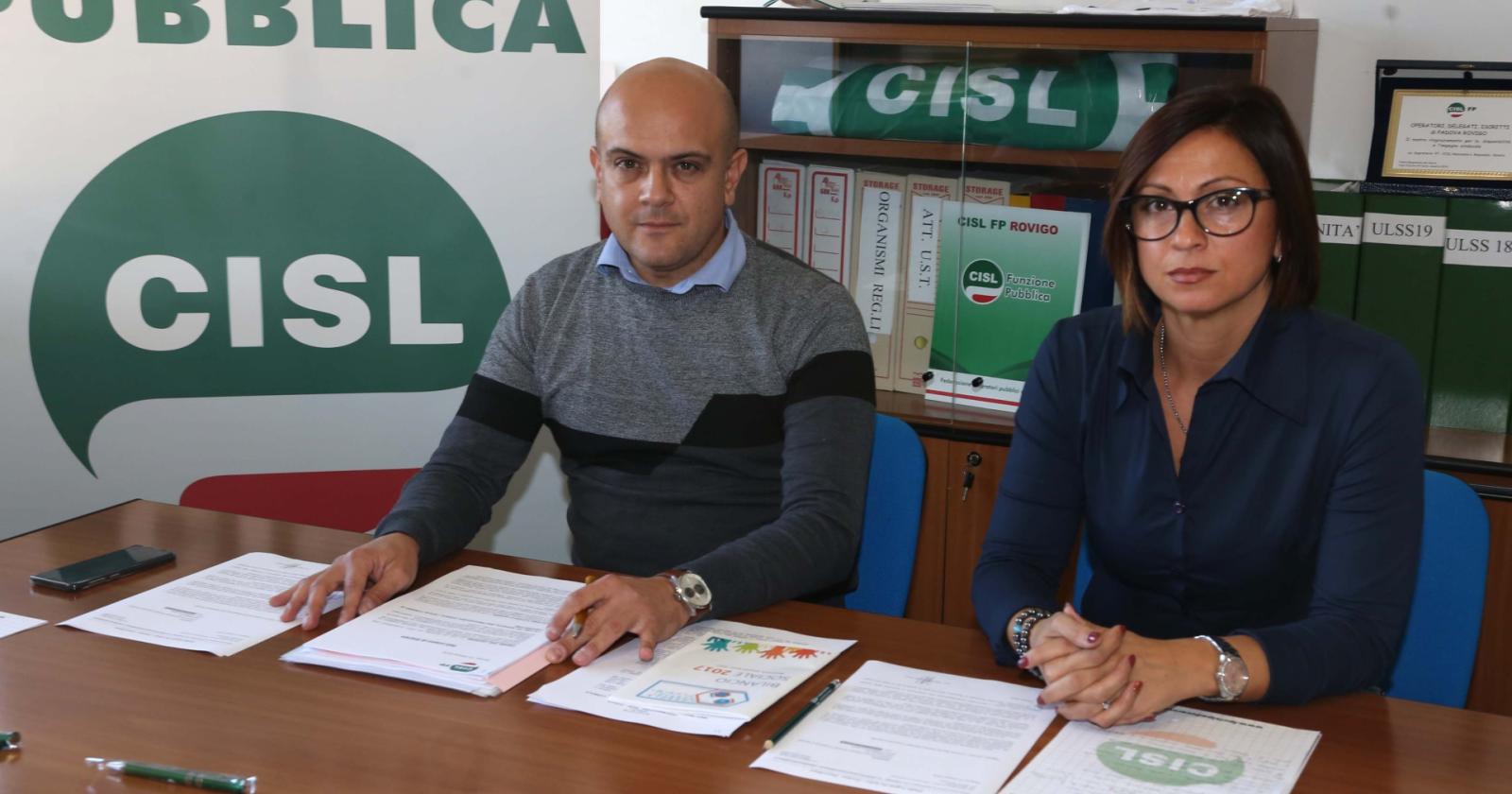 "Costretti a pagare per lavorare"