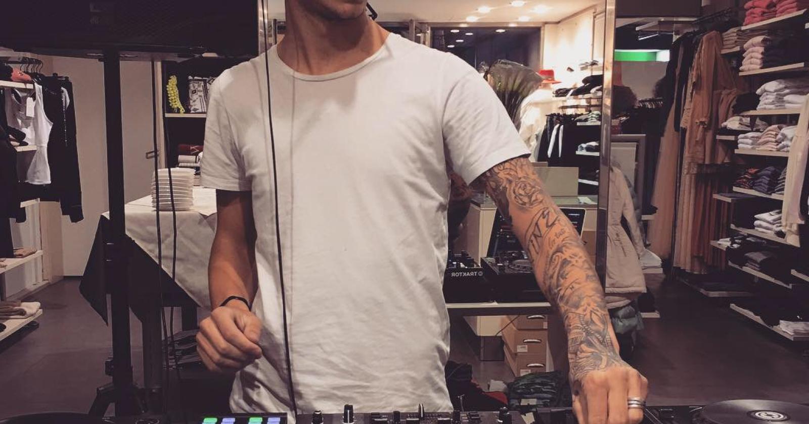 Enne-K suona al Crimi Bhar Lab