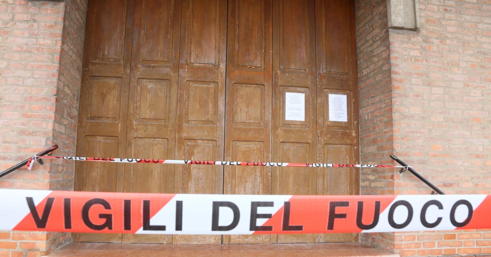 Crollo in chiesa: "Poteva essere una strage"