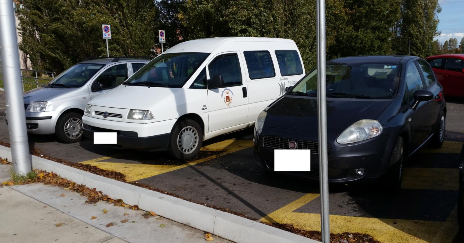 Parcheggio selvaggio nei posti disabili