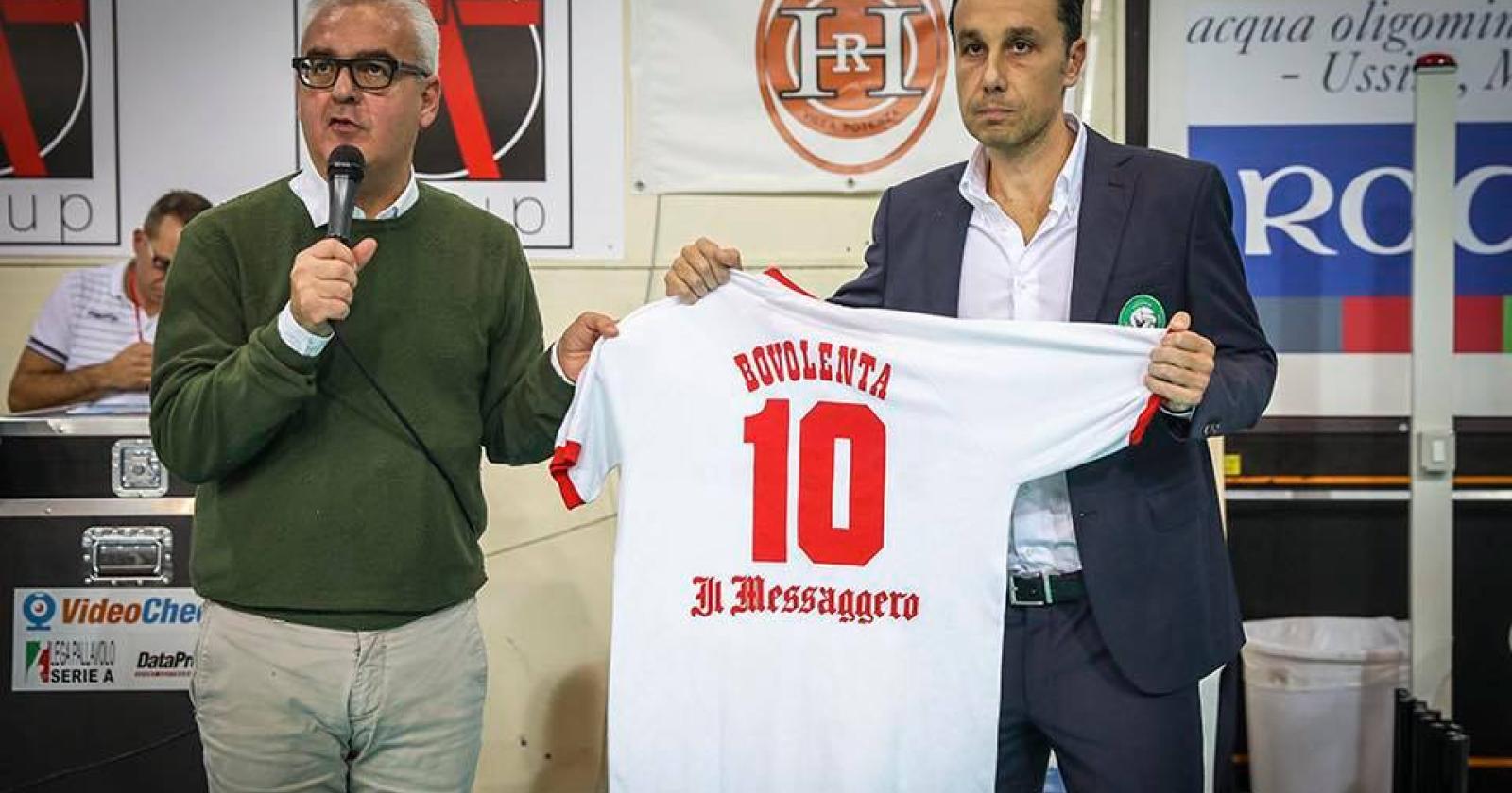 La maglia di Vigor regalata a Macerata