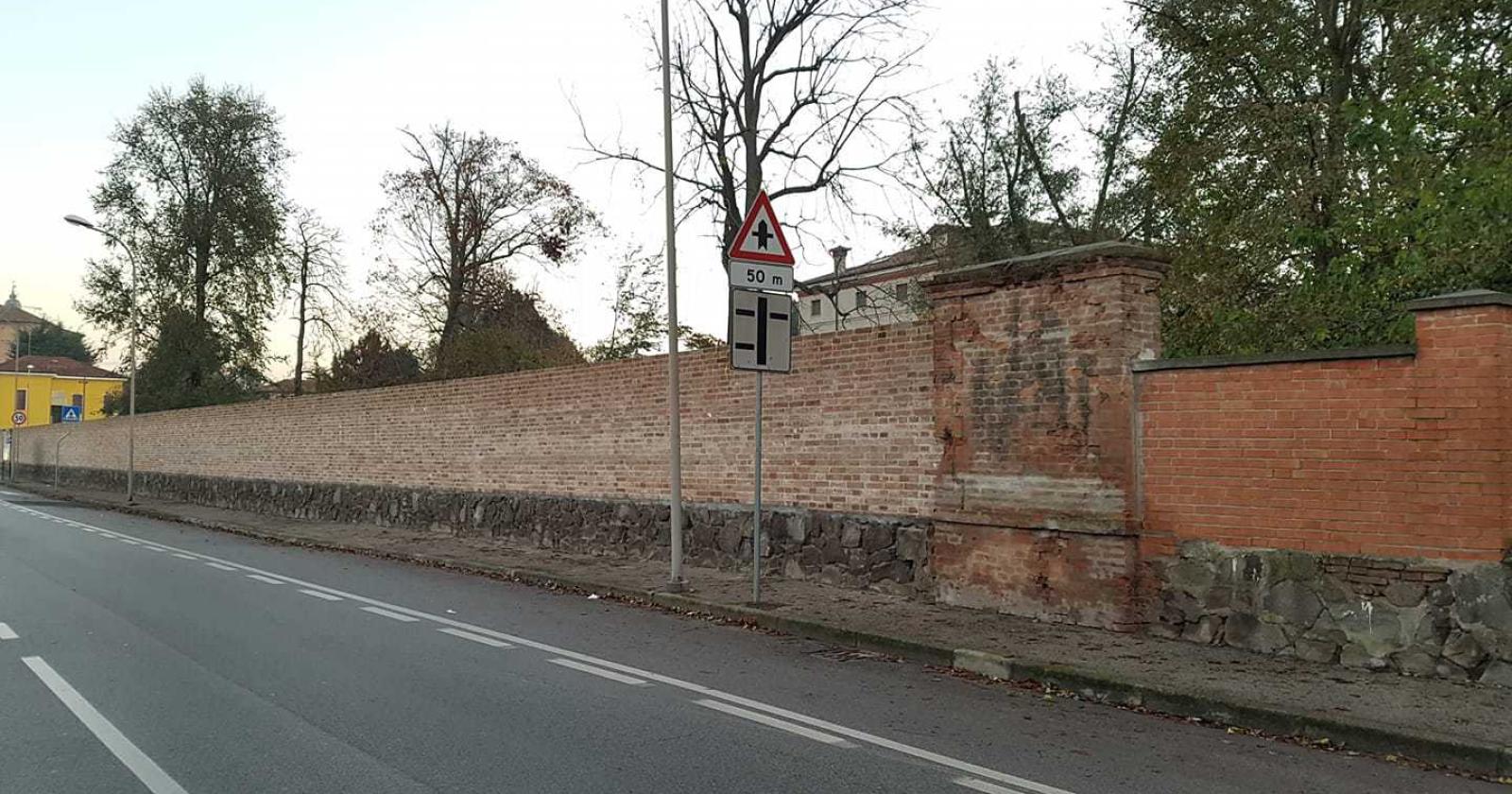 Nuovo muro un anno dopo il crollo