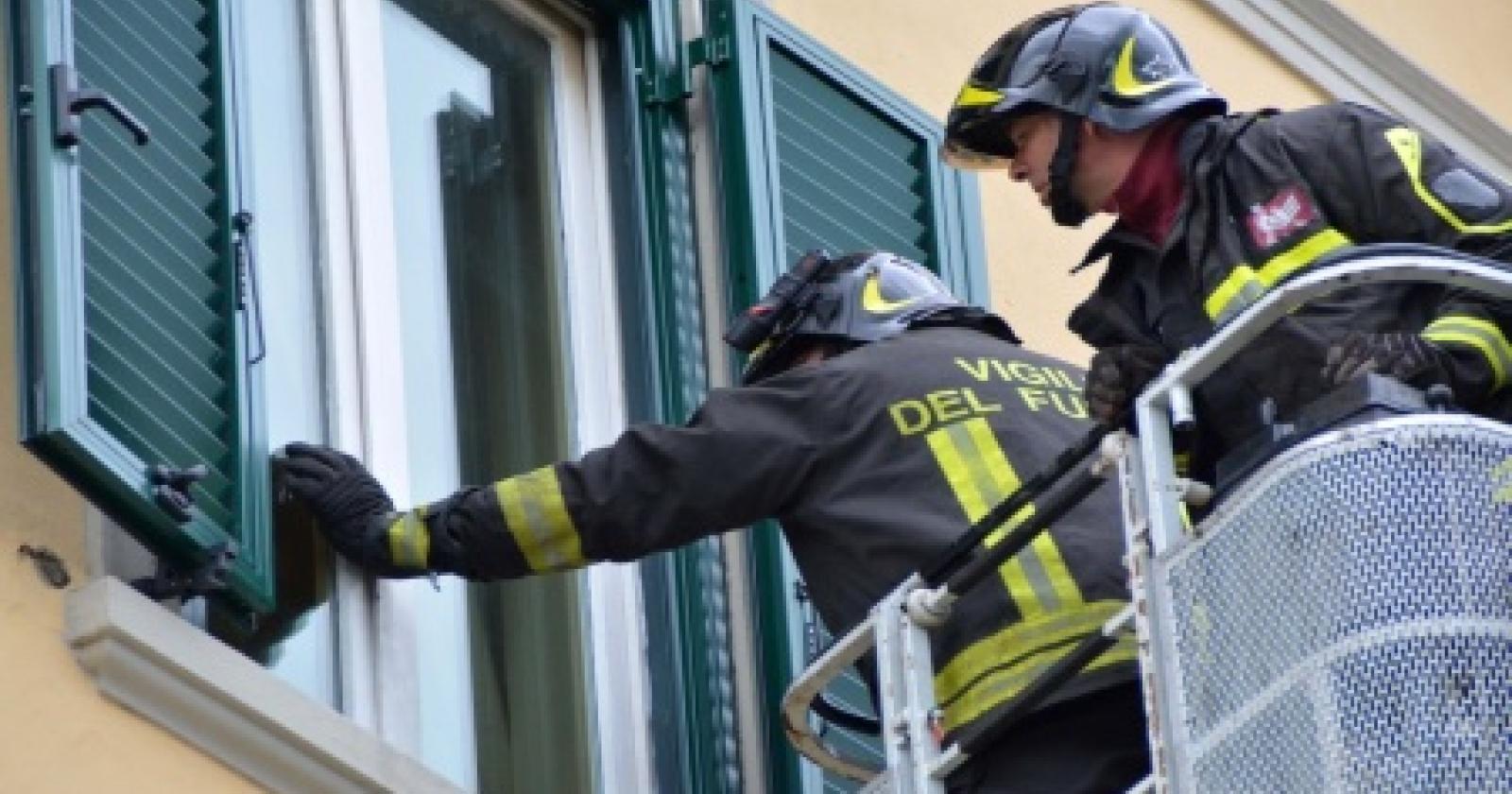 Un altro dramma della solitudine: donna di 58 anni trovata morta in casa