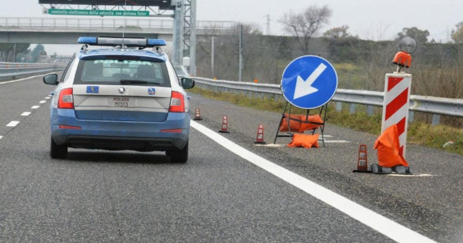 Fuori strada con l'autocarro in A13, muore 75enne