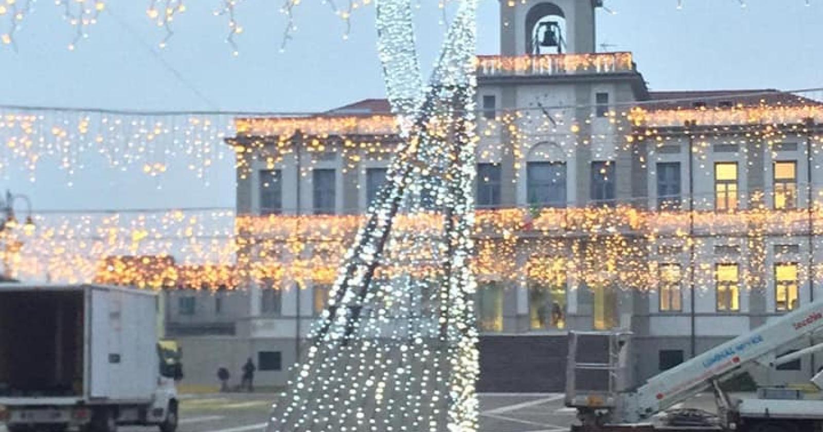 "Sono già pronta per allestire la mia città con delle splendide luminarie natalizie"